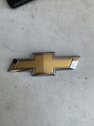 2019 - 2025 CHEVROLET BLAZER BOWTIE GRILLE EMBLEM OEM - Picture 3 of 14