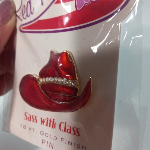 Red Hattitude Red Hat Society Pin Sass With Class Hat 18 KT. Gold Finish New - Picture 4 of 4