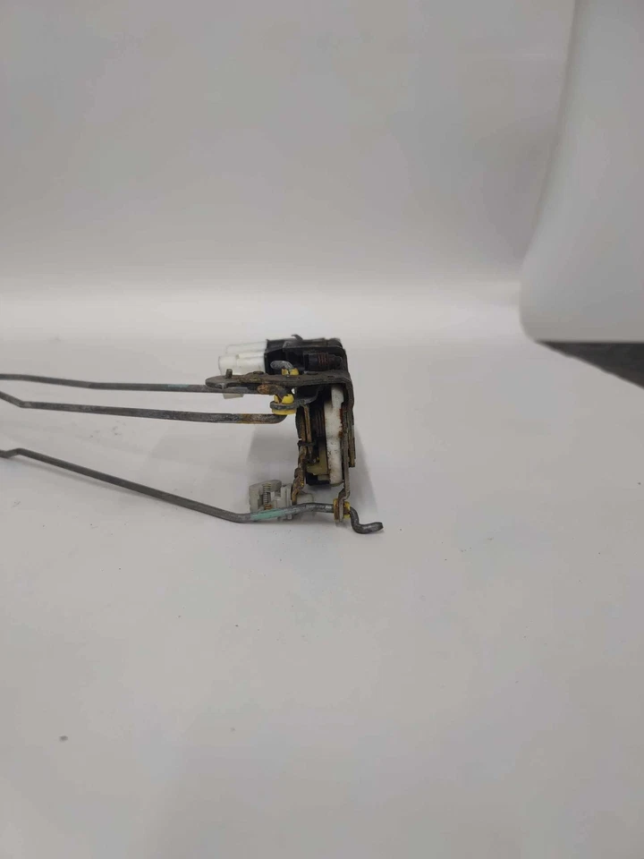 1999-2004 Oldsmobile Alero RH Inside Door Handle With Door Latch - Imagem 3 de 4