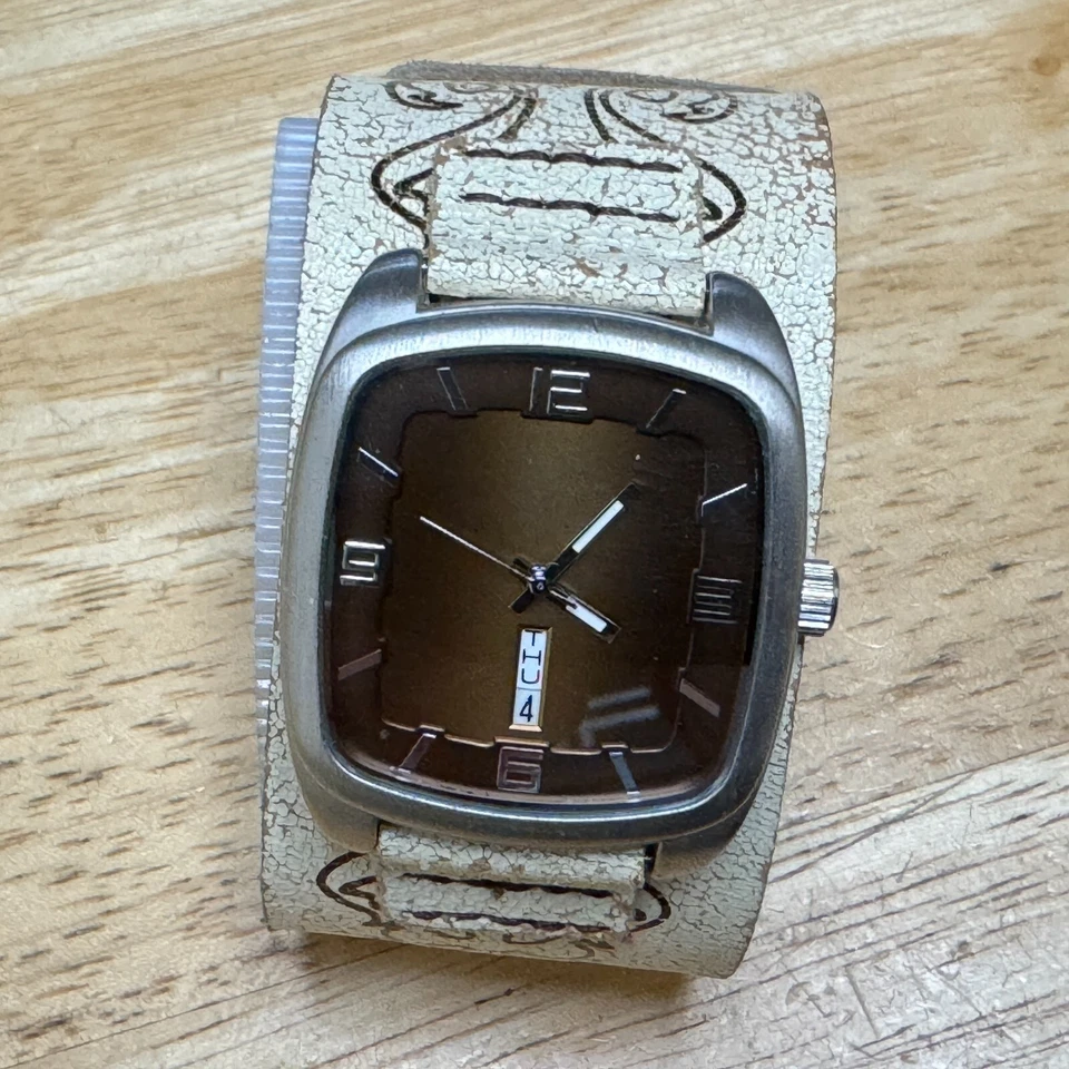 Reloj de Cuarzo FMD Unisex Plateado Marrón Día Fecha Cuero Banda Batería Nueva Foto 2 de 4