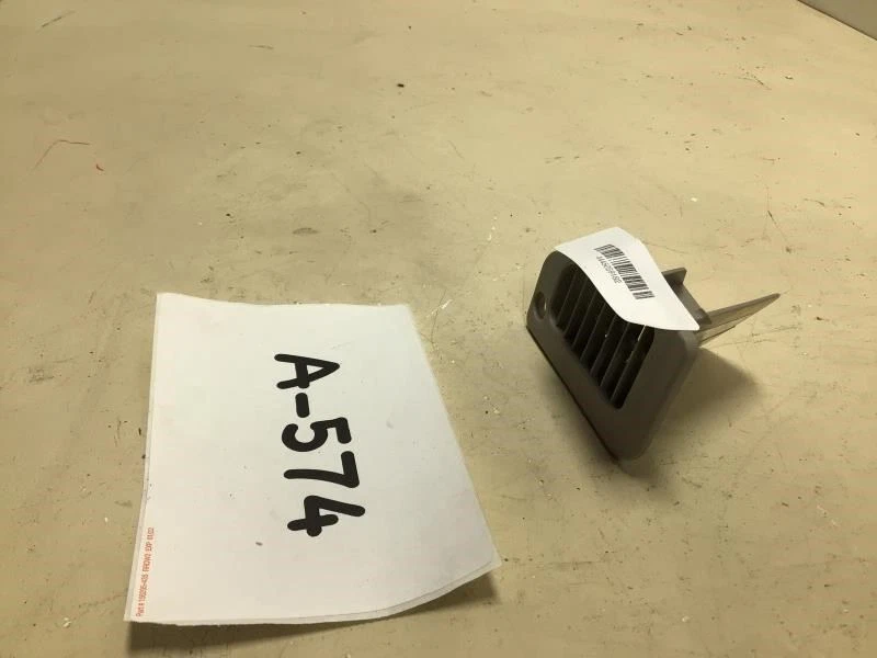 2012 DODGE GRAND CARAVAN PAINEL LATERAL DIREITO DO PASSAGEIRO GRADE DE VENTILAÇÃO INFERIOR FABRICANTE DE EQUIPAMENTO ORIGINAL+ - Imagem 2 de 4