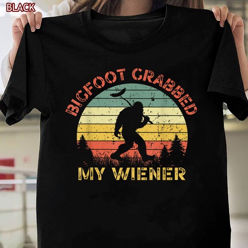 Funny Retro Bigfoot Design Hilarious Bigfoot Grabbed My Wiener T-Shirt
