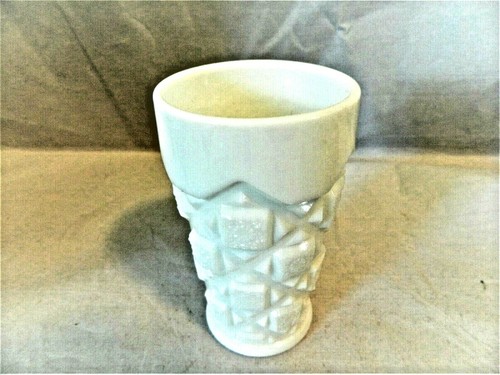 VASO DE JUGO WESTMORELAND, ANTIGUO EDREDÓN VIDRIO DE LECHE APROX 4 1/4" DE ALTO - Imagen 4 de 10