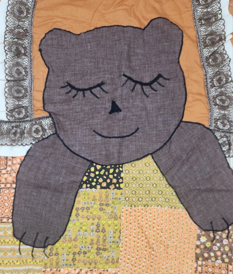 Edredón de retazos de oso dormido hecho a mano vintage de roble años 70 - borde de encaje marrón/naranja Foto 4 de 4