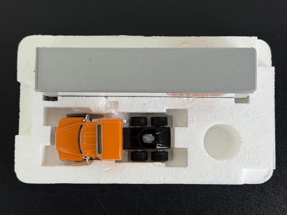 NIB Matchbox Collectibles Yellow Freight Systems MACK Tractor Trailer - Image 3 of 4