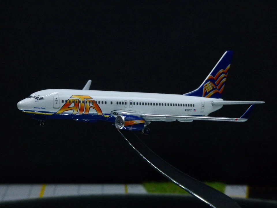 GeminiJets ATA B737-800 - N301TZ - Escala 1:400 - ¡Como nuevo! Foto 3 de 4