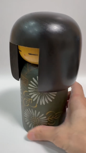 17.8cm Japanese traditional Sosaku Kokeshi Doll / Signed : Hajime Miyashita - Video 1 of 1