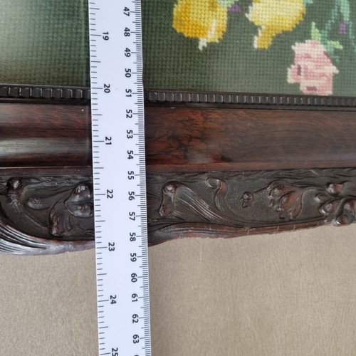 Vintage Needlework Tapestry Floral Embroidered Picture Wood Gesso Framed Glazed - Foto 23 di 24