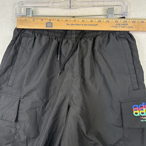 Adidas pantaloncino uomo medio trifoglio pride cargo nero multicolore logo tasche - Foto 9 di 12