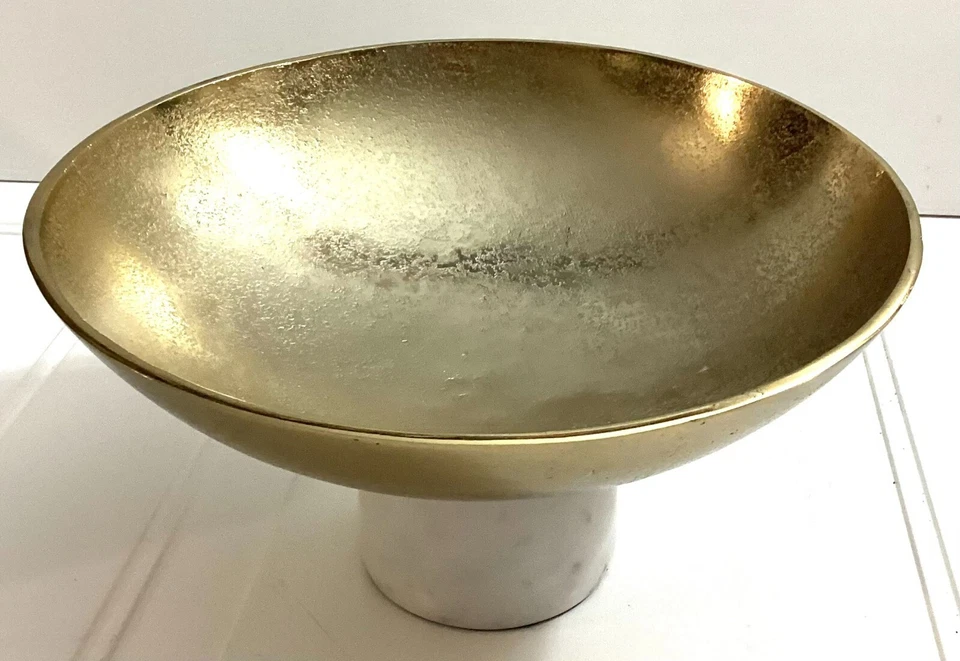 Frutero dorado redondo Anna Ny Coluna en forma de pie de mármol Foto 2 de 4