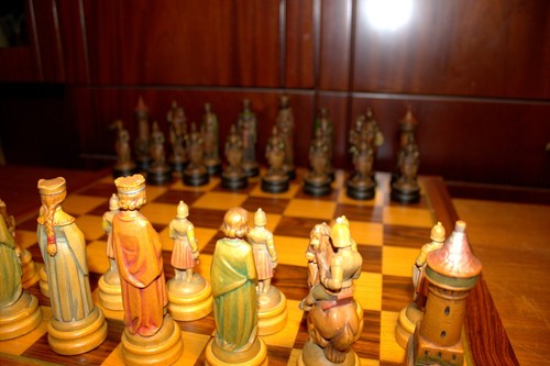 1970s ANRI WOOD CARVED HAND PAINTED KING ARTHUR CHESSMEN ITALIAN CHESS SET BOARD - Picture 6 of 24