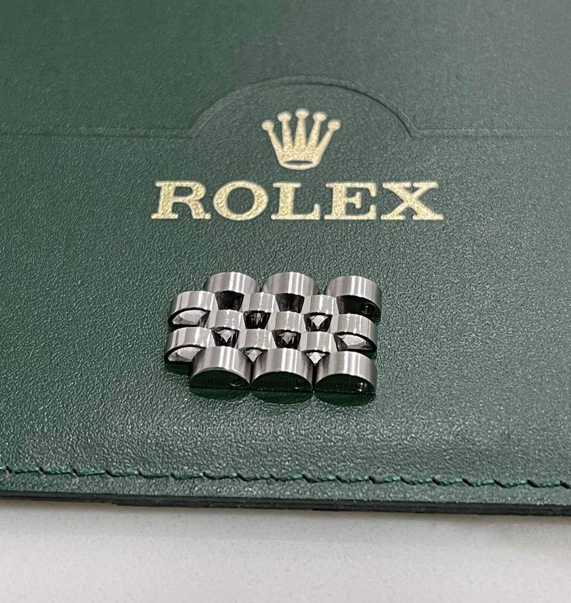 ROLEX DATEJUST 箱と付属品セット 2023 Rolex Datejust 41mm 126333 Two-Tone Jubilee White Dial