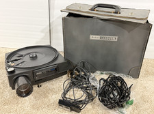 Vintage Kodak Carousel 650H 35mm slide projector, autofocus w/ case and remote