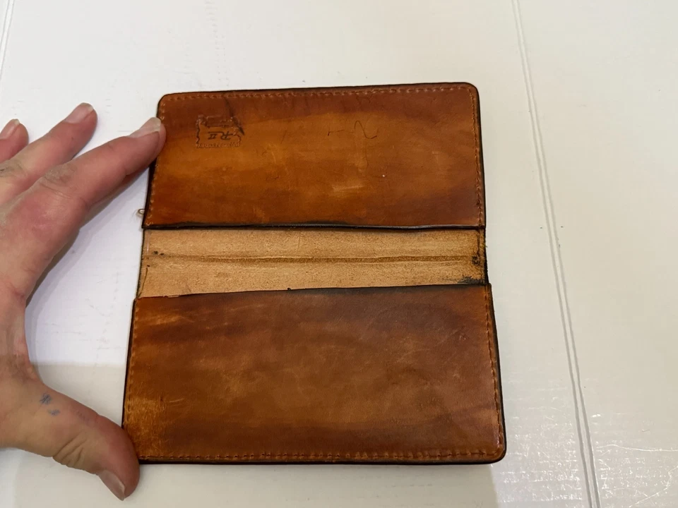 Cartera de cuero vintage de mano con diseño clásico de pesca hecha a mano por TR II Foto 3 de 4