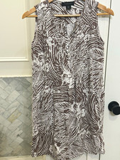 Tahari Women's S Brown/White Abstract Shift Dress Knee Length V-Neck Sleeveless