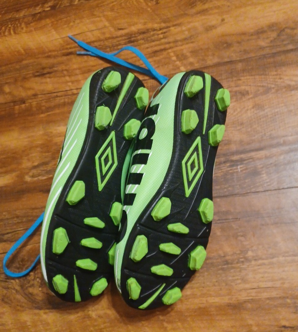 Crampons De Foot Umbro Arturo - Vert Lime/Noir - Taille 6 Jeunes - Neufs
