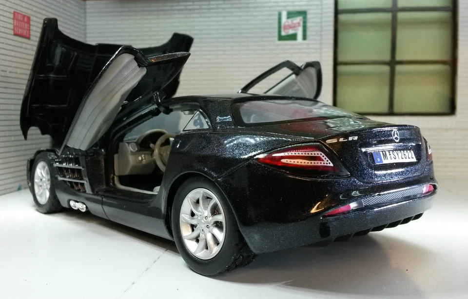 1:24 Scale Black Mercedes McLaren SLR Coupe Detailed Diecast Model Car 73306 - Image 3 of 4