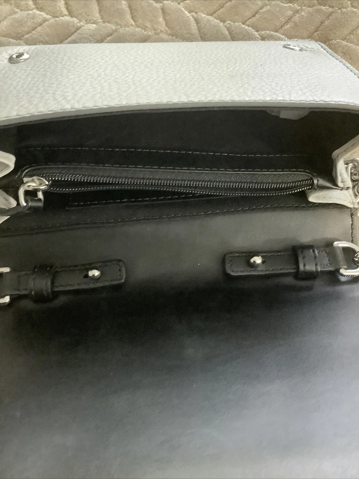 Cartera de hombro Marc Jacobs New York gris con logotipo para mujer Foto 4 de 4