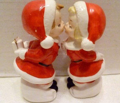1950s CHRISTMAS Kissing BOY & GIRL Fine A Quality CERAMIC FIGURINES Japan