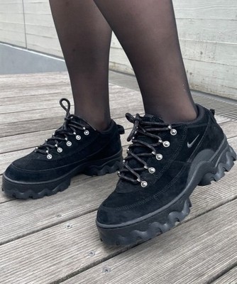 Women's Size 8 Nike Lahar Low 'Triple Black' DB9953-001 New Rare