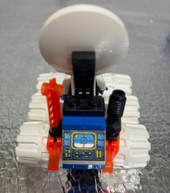 Lego. Vintage Space 1704 Ice Planet 2002 Ice Planet Satellite Plow