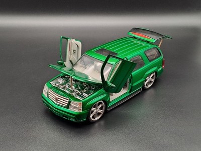 Modellauto 1:24 / 1: 18 Cadillac Escalade SUV Large gebraucht