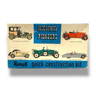 REVELL HIGHWAY PIONEERS Series Four 1953 JAGUAR SPORTS CAR KIT. Open