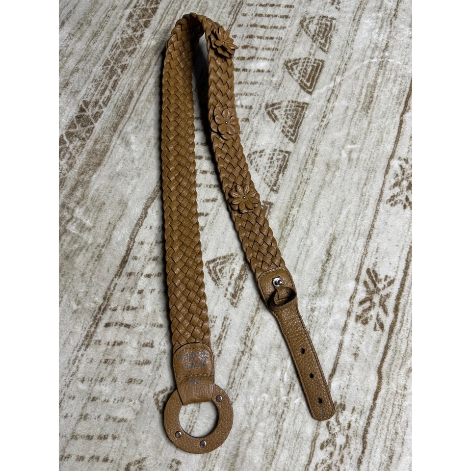 Cinturón de cuero trenzado Brighton tostado/camello con detalles florales y hebilla plateada-talla 34 Foto 3 de 4