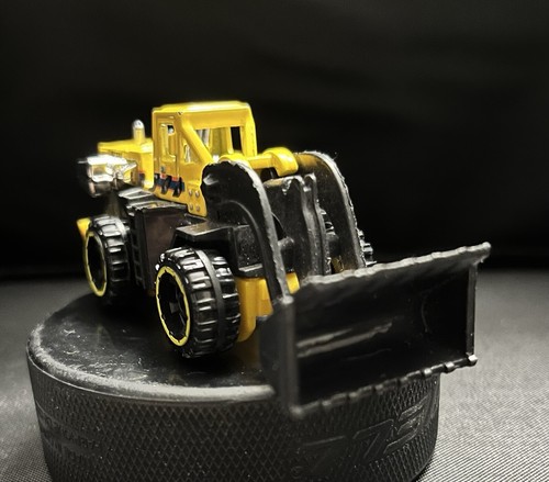 Hot Wheels Wheel Loader 🟡 HW City Works Yellow Construction 1:64 Diecast Mattel - Picture 2 of 7