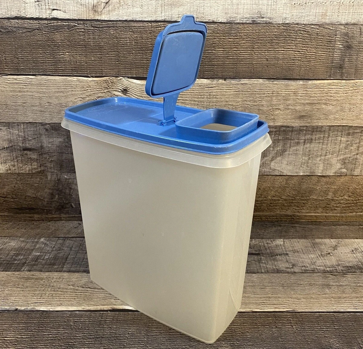 Tupperware Cereal Dry Food Storage Container with Blue Lid 1588