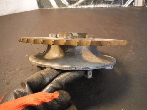 Suzuki GT250 GT 250 Rear Sprocket Hub - Picture 6 of 10