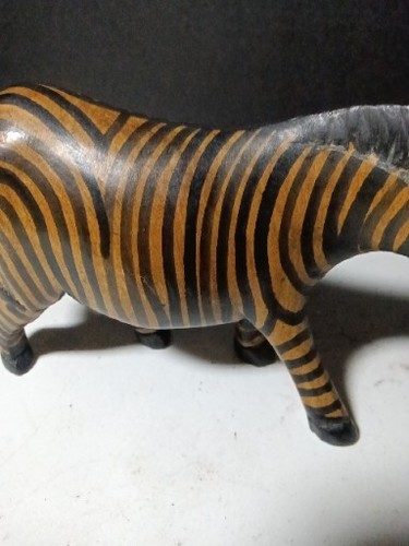 Vintage Hand Carved Wooden Zebra Sculpture. Beautiful - Picture 3 of 10