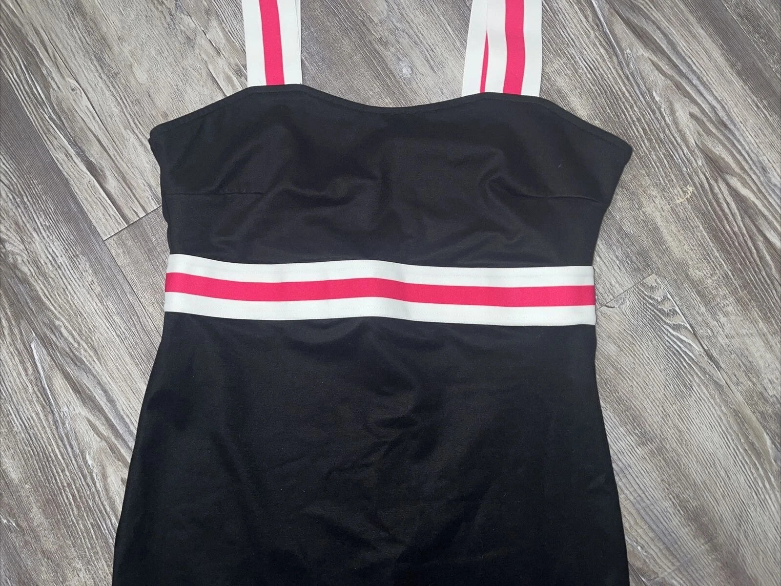 UNDERCOVER NUOVO Victoria’s Secret sport rosa abito a fascia taglia small body con reggiseno top sole VS