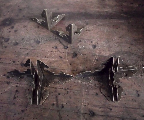 Box Cases Metal Corners Simulated Arrow Head Shaped Edges Antique Brass 29x29mm - Picture 4 of 9
