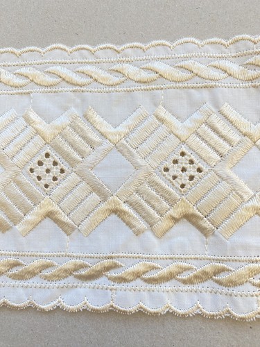 Off White Diamond Chain Embroidered Cotton Trim for Sewing/Belts/Crafts/4" Wide - Picture 3 of 16