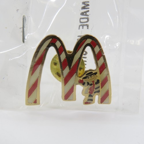 McDonald’s Navidad Hamburguesa Bastón de Caramelo Arco M Esmalte Solapa Sombrero Prendedor - Imagen 1 de 3
