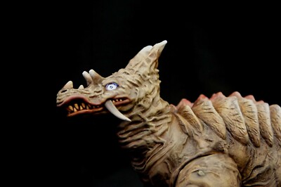 Ultra Q Pagos Art Statue 30 cm Underground Monster ウルトラQ