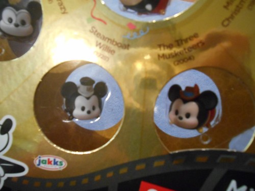 NUEVO Disney TSUM TSUM Target Exclusivo Mickey Mouse a través de los años 10ct Pared - Imagen 6 de 7