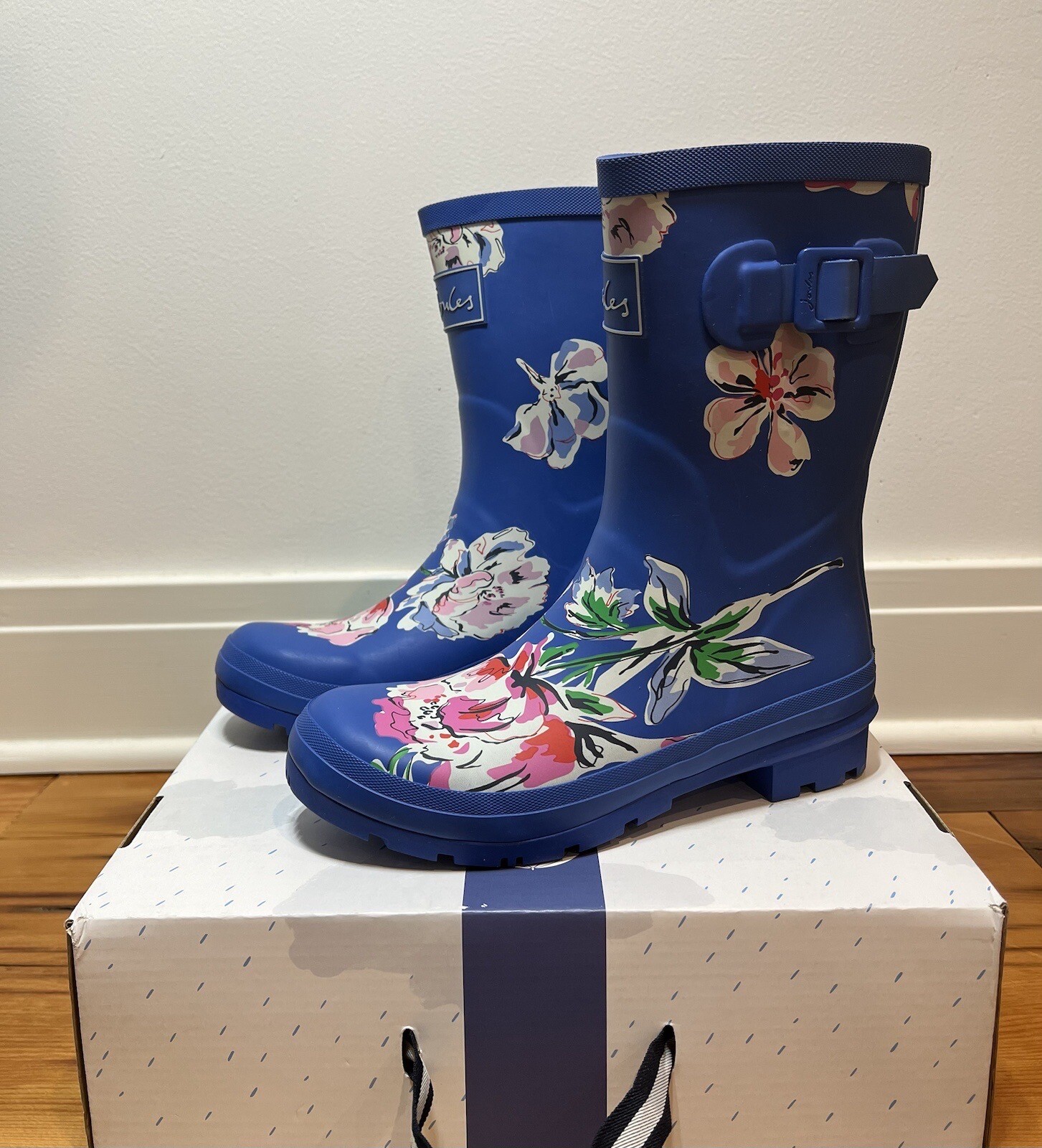 *NEW* Joules Women’s Molly Welly US Size 7 Short Blue With Pretty Flower Design image 2
