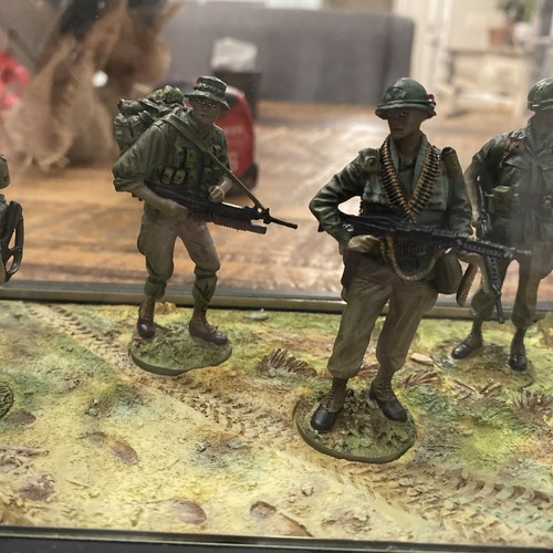 FRANKLIN MINT RON SPICER ZINN SOLDATEN VON VIETNAM JUNGLE SQUAD & VITRINE - Bild 4 von 15