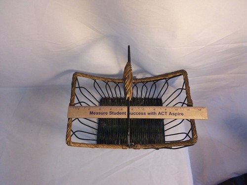 Cesta de alambre rectangular con mango e fondo de mimbre verde y dorado - Imagen 3 de 7