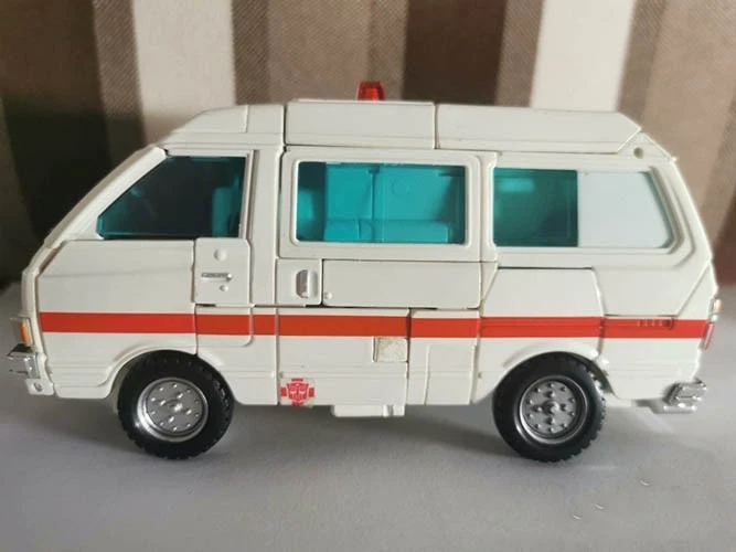 Takara Tomy Transformers Ratchet Masterpiece MP30 6" Robot Action Figure New - Image 4 of 4