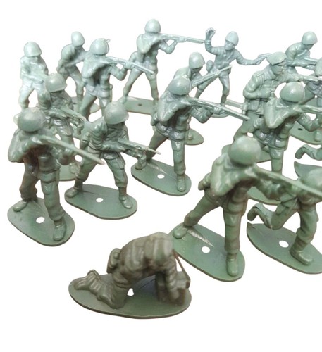 Soldatini giocattolo plastica verde vintage 5 cm esercito militare anni 70 made in Hong Kong - Foto 2 di 5