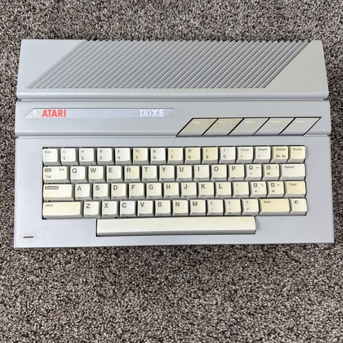 Computer Atari XE 130xe NTSC con alimentatore e cavo RF - Testato - Foto 4 di 10