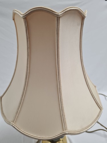 Lámpara de mesa vintage con base dorada/verde y pantalla beige/crema diseño clásico - Imagen 13 de 19