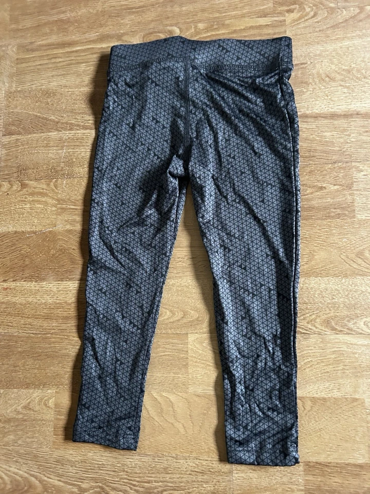 Leggings Geométricos Negros y Grises para niñas Puma talla 4T Foto 3 de 3