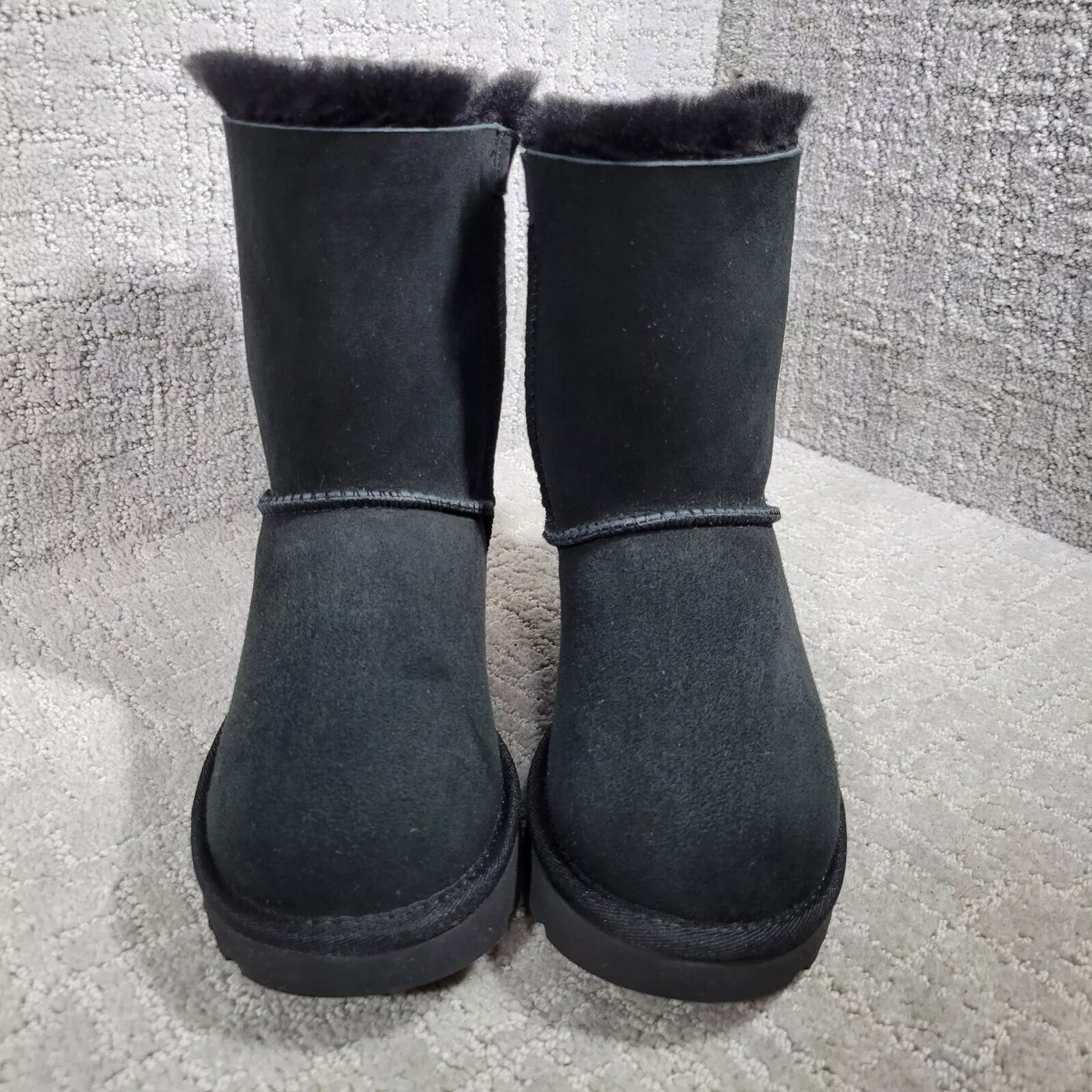 UGG Bailey Bow II Women's Size US Black Suede Shearling Winter