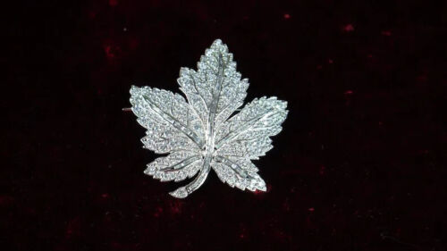 Queen Elizabeth II Canadian Maple Leaf Brooch Encrusted With Simulated Diamond - Picture 3 of 3