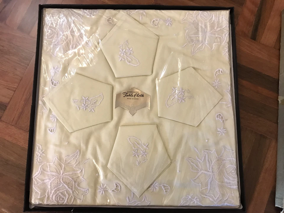 Vintage Retro Unused boxed floral embroidered cotton tablecloth napkin set