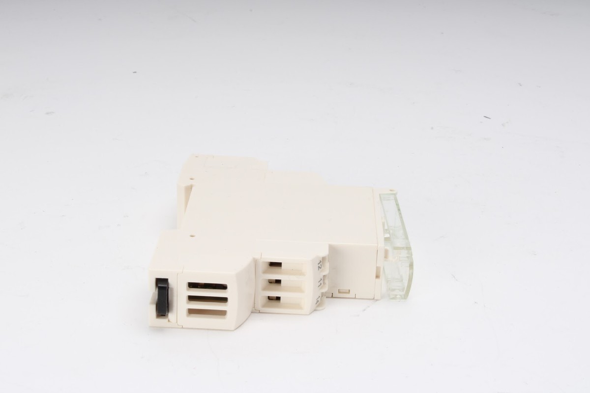 SCHNEIDER ELECTRIC - Zelio Control Rm22 - Relais Controle De Niveau 2of 24 A 240vca Cc Ref Rm22la32mr A7072024